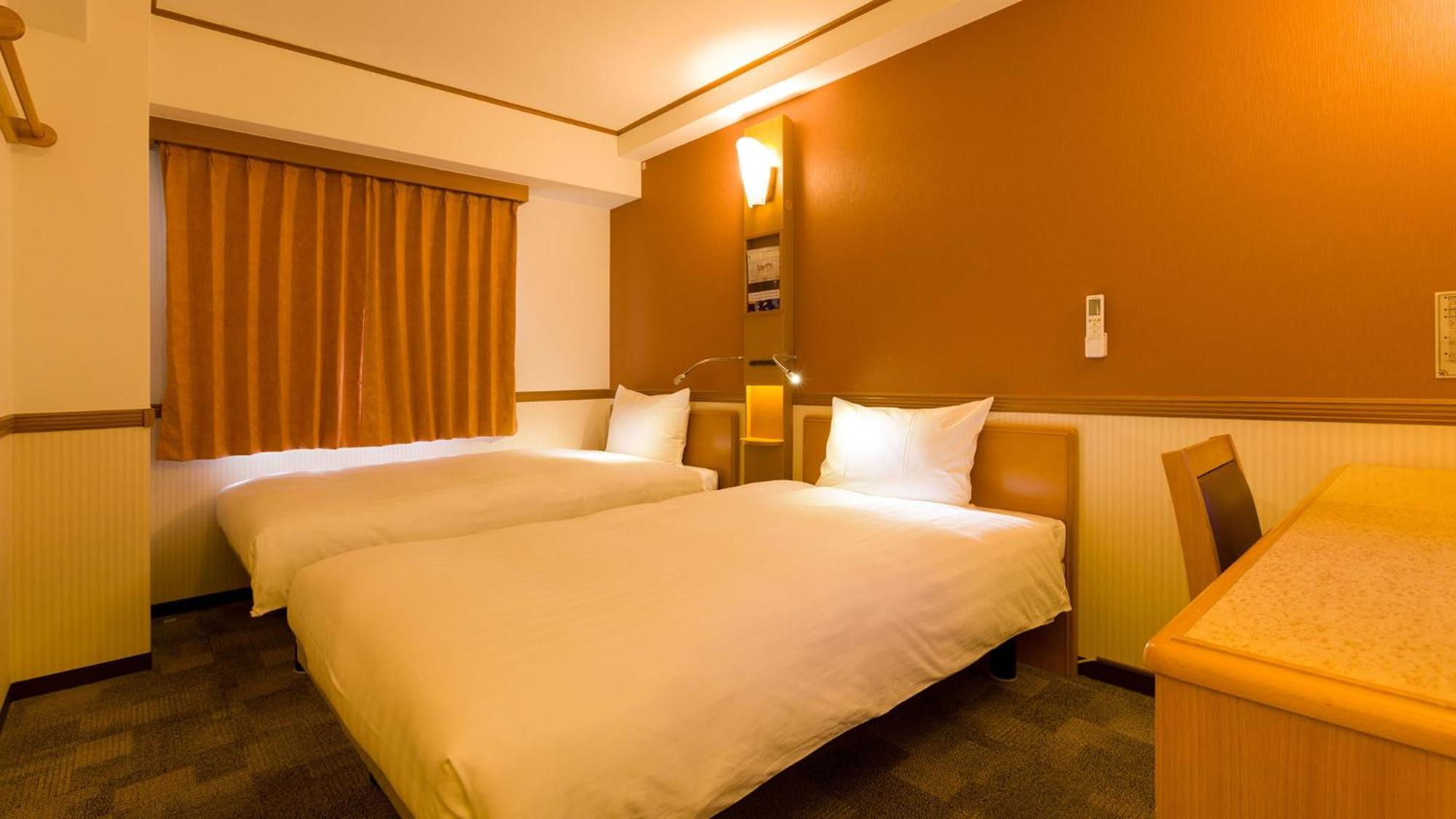 Toyoko Inn Matsumoto Ekimae Hommachi Rum bild
